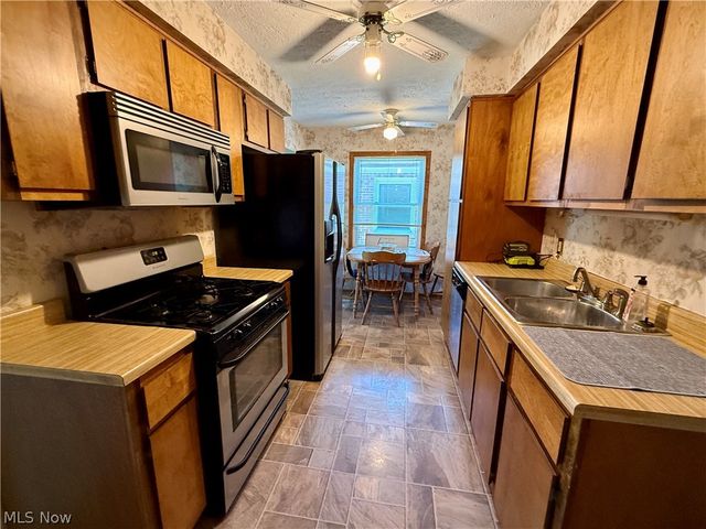 2427 Fortune Avenue, Parma, OH 44134