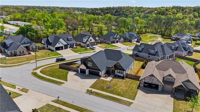 277 Mill Park Lane, Elm Springs, AR 72762