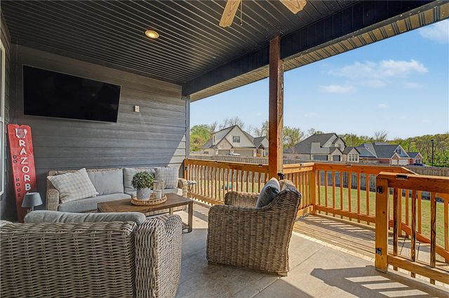 277 Mill Park Lane, Elm Springs, AR 72762