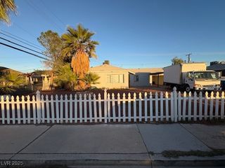 425 Bedford Road, Las Vegas, NV 89107