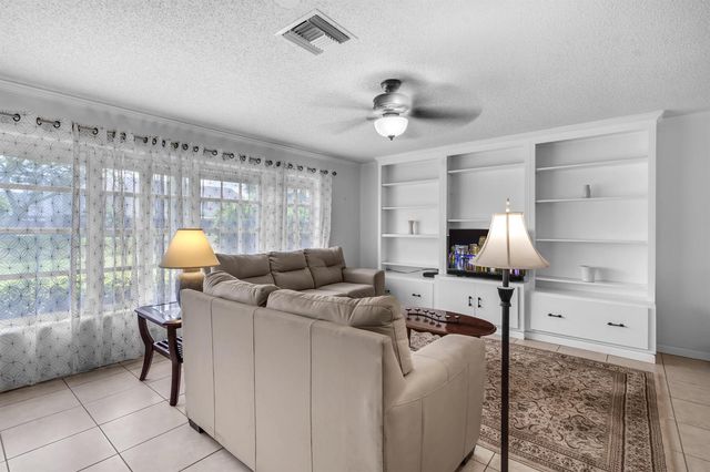 2886 Fernley Drive E 76, West Palm Beach, FL 33415