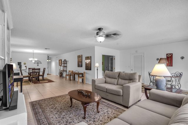 2886 Fernley Drive E 76, West Palm Beach, FL 33415