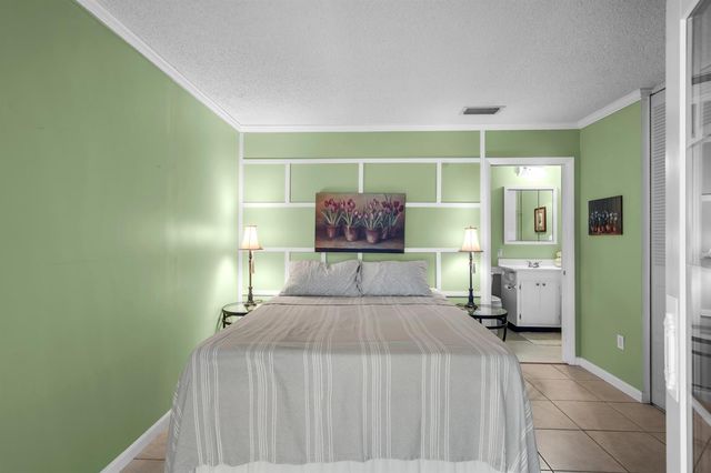 2886 Fernley Drive E 76, West Palm Beach, FL 33415