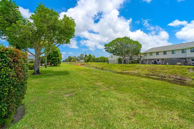 2886 Fernley Drive E 76, West Palm Beach, FL 33415