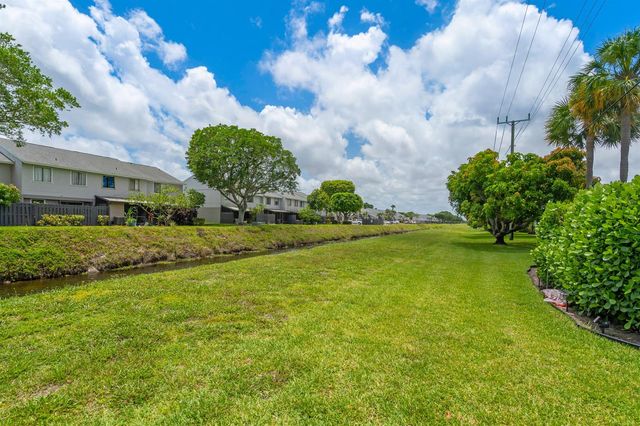 2886 Fernley Drive E 76, West Palm Beach, FL 33415