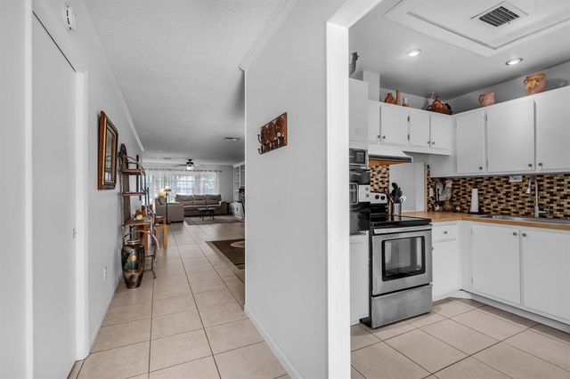 2886 Fernley Drive E 76, West Palm Beach, FL 33415