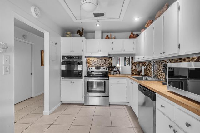 2886 Fernley Drive E 76, West Palm Beach, FL 33415