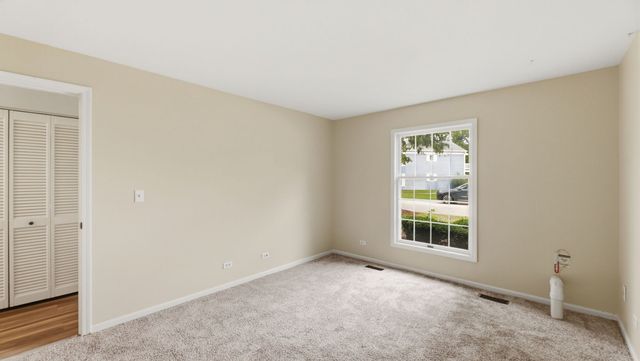 2158 Lancaster Circle 101C, Naperville, IL 60565
