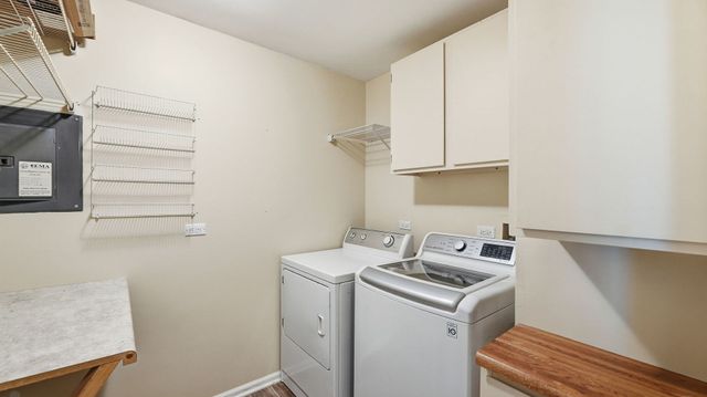 2158 Lancaster Circle 101C, Naperville, IL 60565