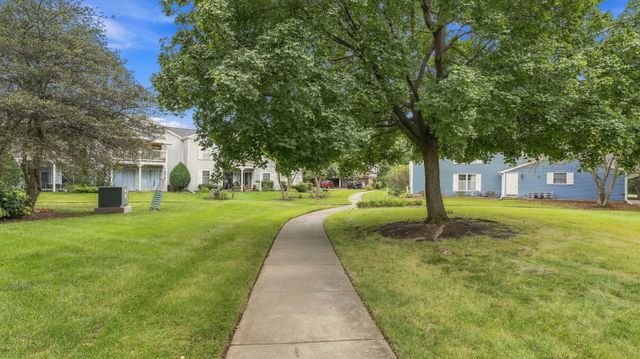2158 Lancaster Circle 101C, Naperville, IL 60565