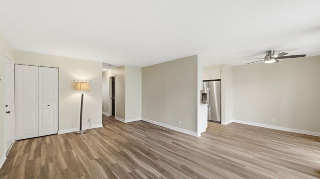 2158 Lancaster Circle 101C, Naperville, IL 60565