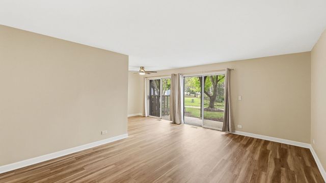 2158 Lancaster Circle 101C, Naperville, IL 60565