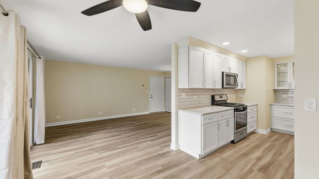 2158 Lancaster Circle 101C, Naperville, IL 60565