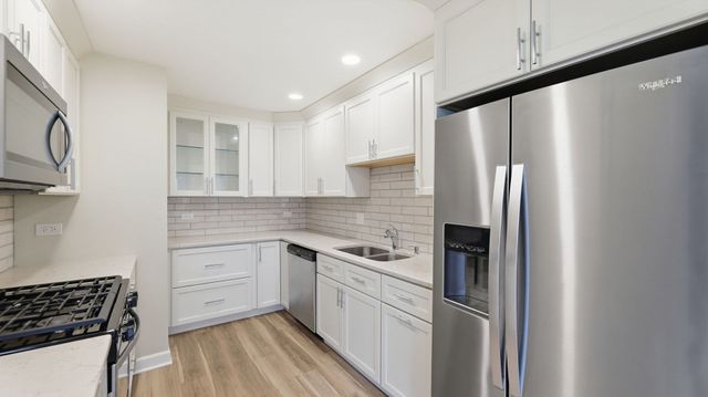 2158 Lancaster Circle 101C, Naperville, IL 60565