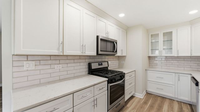 2158 Lancaster Circle 101C, Naperville, IL 60565
