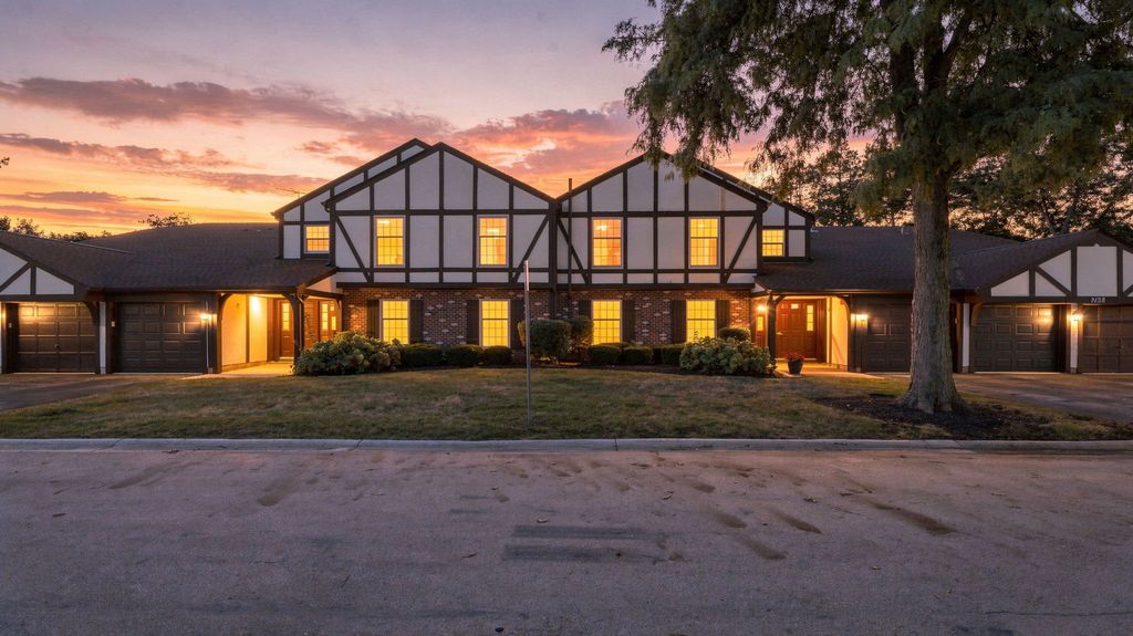 2158 Lancaster Circle 101C, Naperville, IL 60565