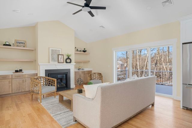 660 Pine St, Seekonk, MA 02771