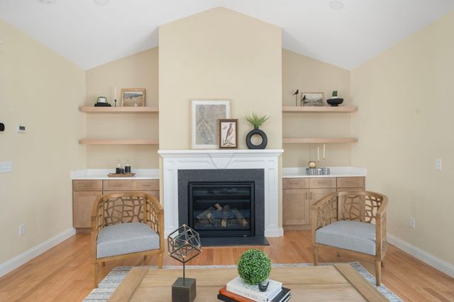 660 Pine St, Seekonk, MA 02771