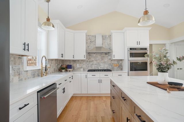 660 Pine St, Seekonk, MA 02771