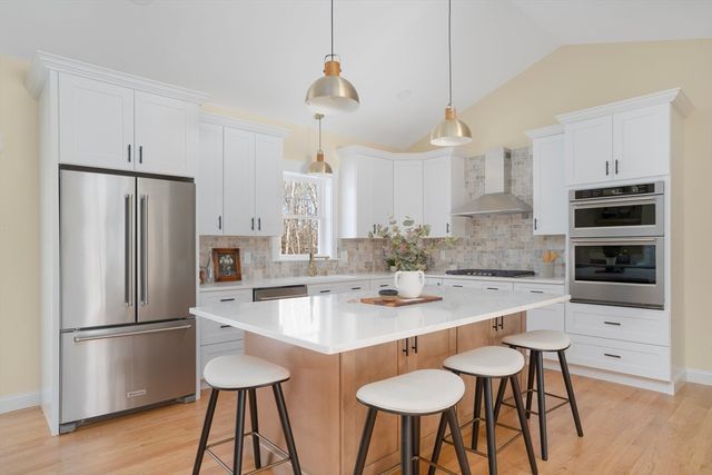 660 Pine St, Seekonk, MA 02771