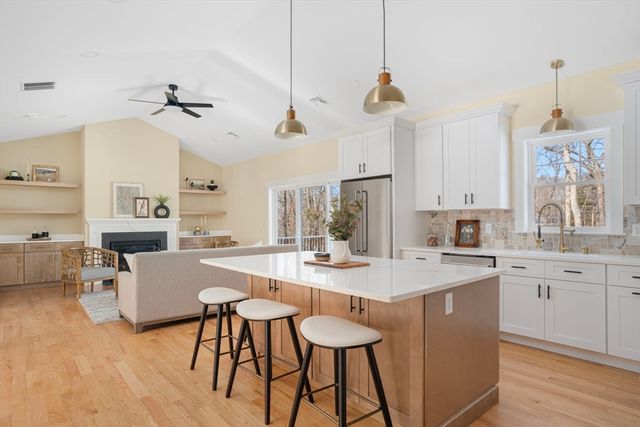 660 Pine St, Seekonk, MA 02771