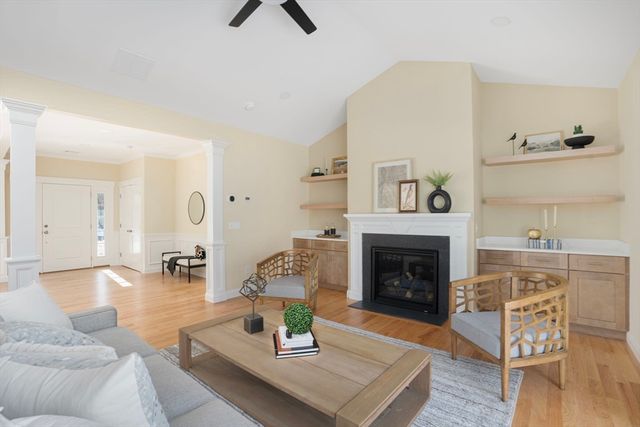 660 Pine St, Seekonk, MA 02771