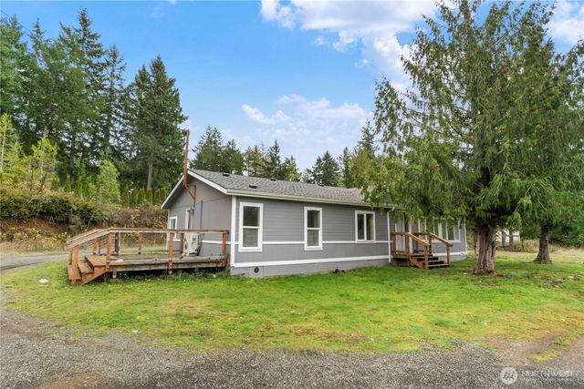 8646 Stavis Bay Rd NW, Seabeck, WA 98380
