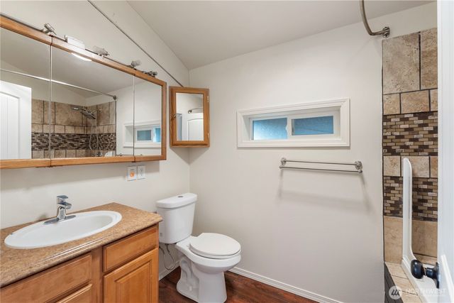 8646 Stavis Bay Rd NW, Seabeck, WA 98380