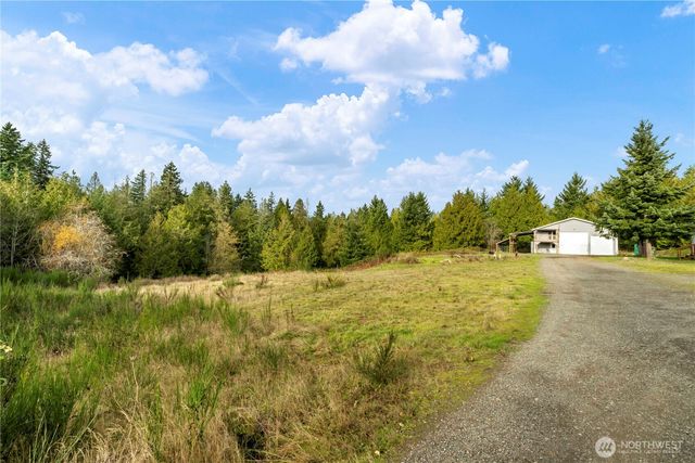 8646 Stavis Bay Rd NW, Seabeck, WA 98380