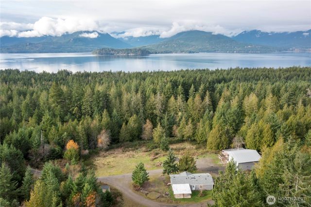 8646 Stavis Bay Rd NW, Seabeck, WA 98380