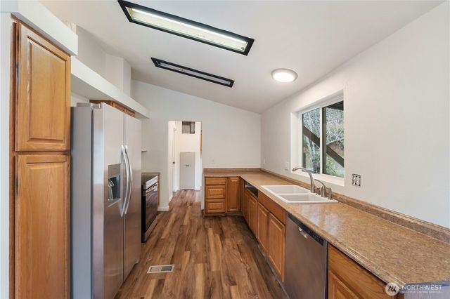 8646 Stavis Bay Rd NW, Seabeck, WA 98380