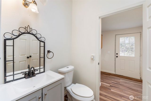 8646 Stavis Bay Rd NW, Seabeck, WA 98380