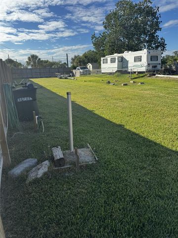 2226 Avenue L, Dickinson, TX 77539