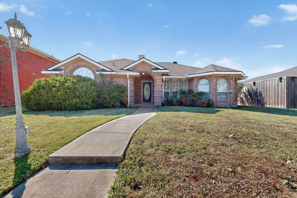 8510 Hartford Drive, Rowlett, TX 75089