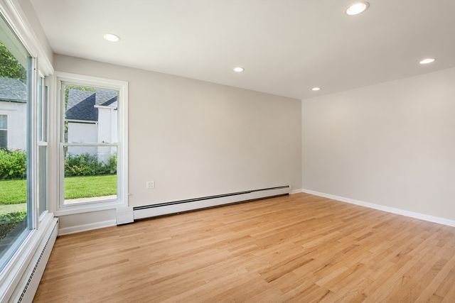 837 Lange Street, Mundelein, IL 60060