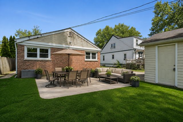 837 Lange Street, Mundelein, IL 60060