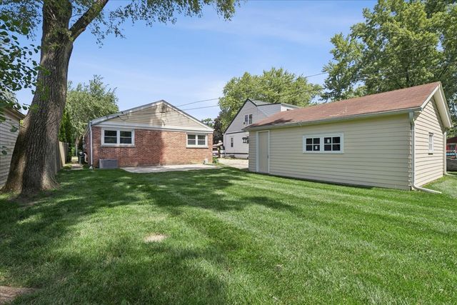 837 Lange Street, Mundelein, IL 60060
