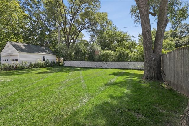 837 Lange Street, Mundelein, IL 60060
