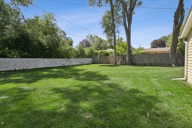 837 Lange Street, Mundelein, IL 60060