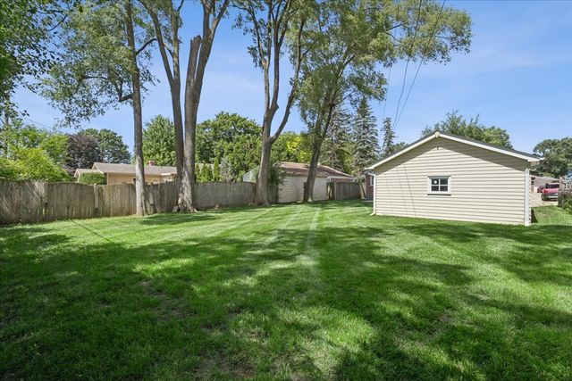 837 Lange Street, Mundelein, IL 60060