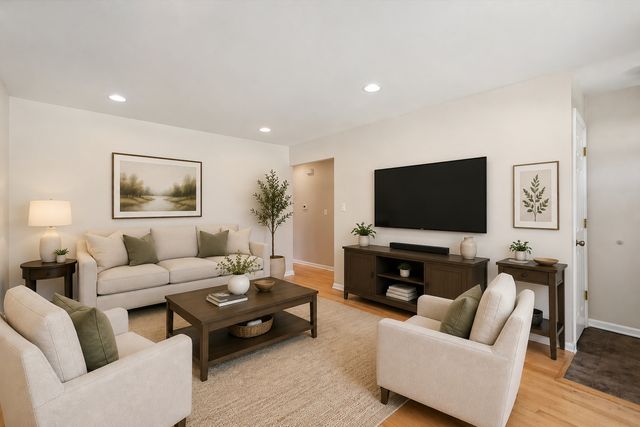 837 Lange Street, Mundelein, IL 60060