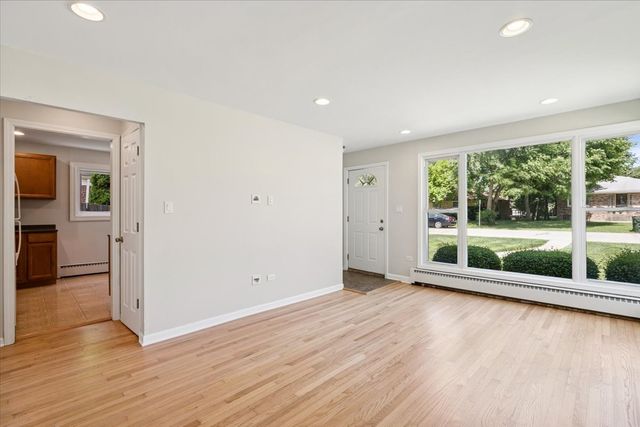 837 Lange Street, Mundelein, IL 60060