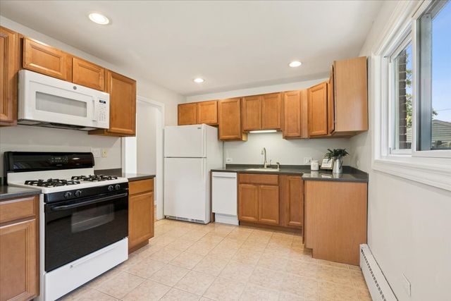 837 Lange Street, Mundelein, IL 60060