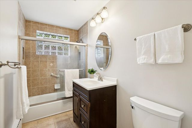 837 Lange Street, Mundelein, IL 60060