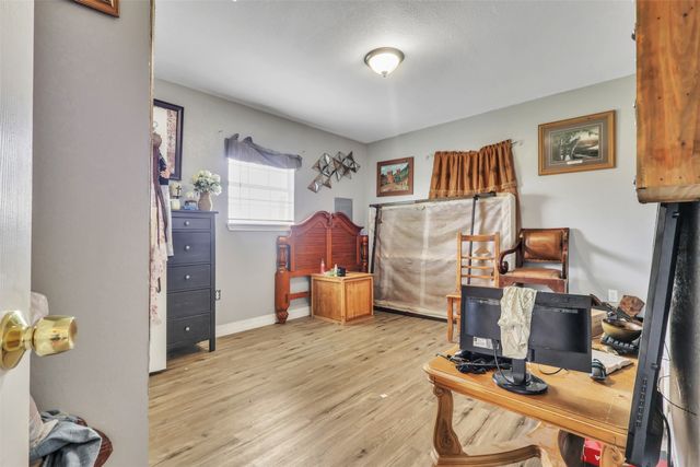 6472 County Road 1160, Barry, TX 75102