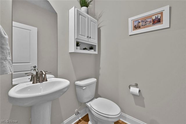 180 Country Meadow Lane, Wadsworth, OH 44281