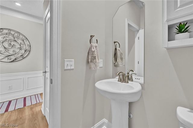 180 Country Meadow Lane, Wadsworth, OH 44281
