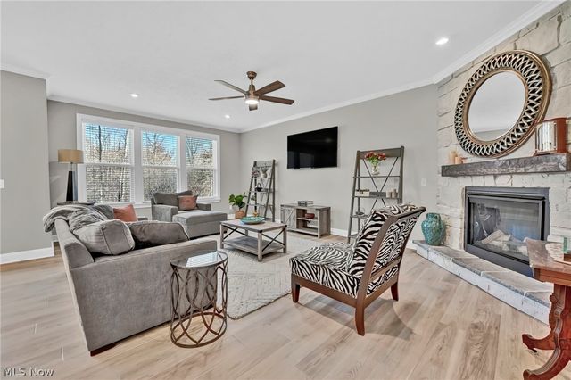 180 Country Meadow Lane, Wadsworth, OH 44281