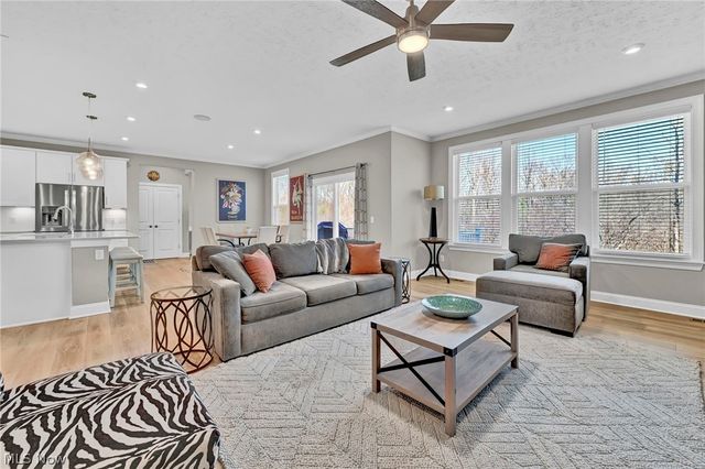 180 Country Meadow Lane, Wadsworth, OH 44281