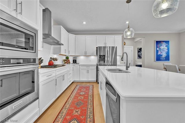 180 Country Meadow Lane, Wadsworth, OH 44281